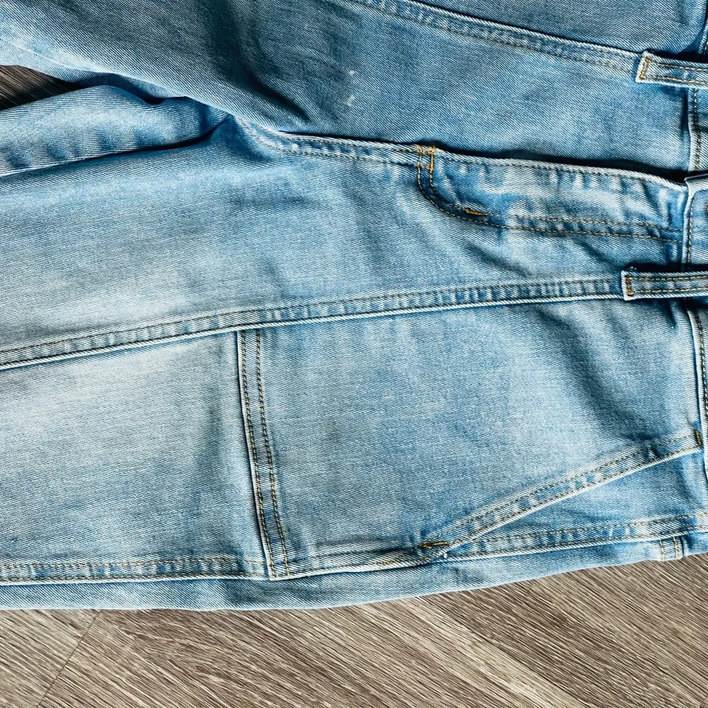 Universal Thread High Rise Light Denim Jeans - Picture 8 of 12